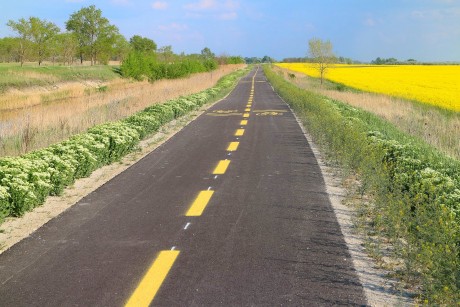 Biciklivel Gorsiumba - a Szabadbattyáni vasútállomástól indul az új kerékpárút